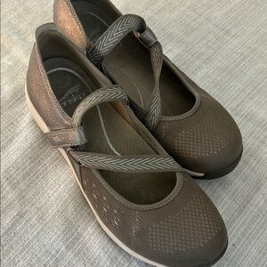 Dansko Tan Metallic Flats Comfortable Loafers Size 38 (7.5-8)